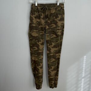 American Eagle women’s size 2 Camouflage Camo Joggers